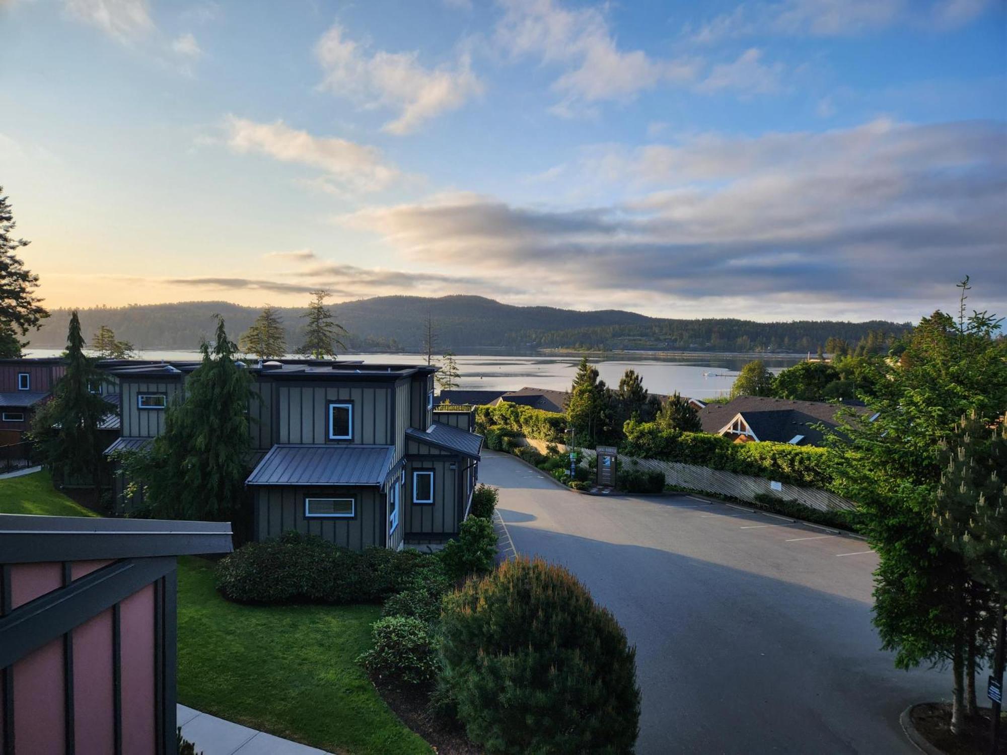 Sheringham Townhouse - Sooke Bagian luar foto
