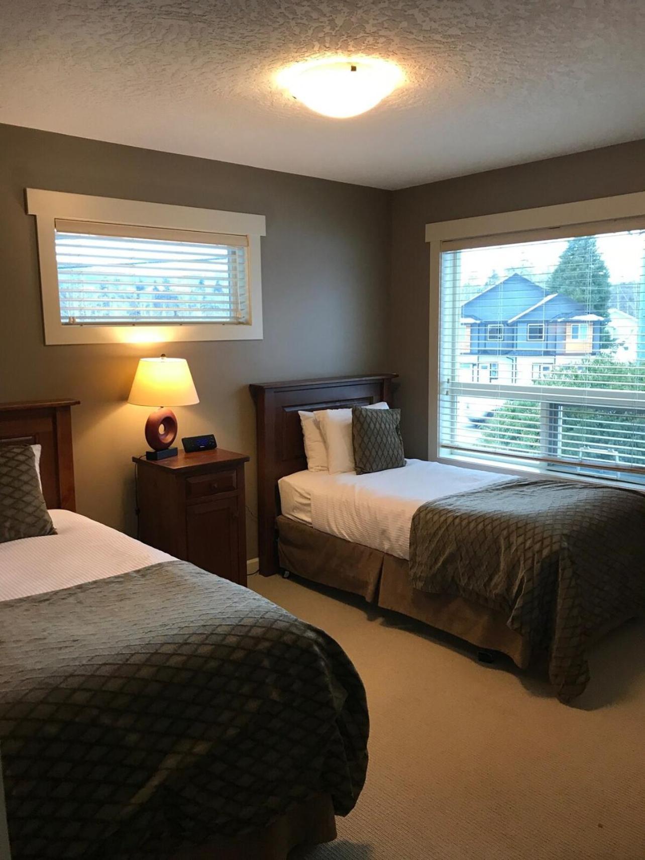 Sheringham Townhouse - Sooke Bagian luar foto