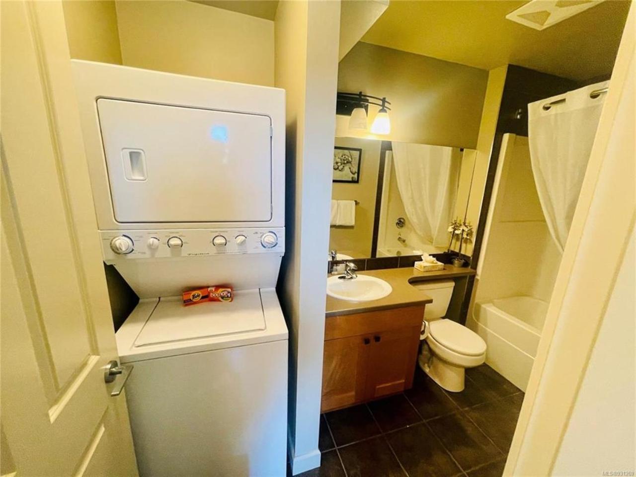 Sheringham Townhouse - Sooke Bagian luar foto